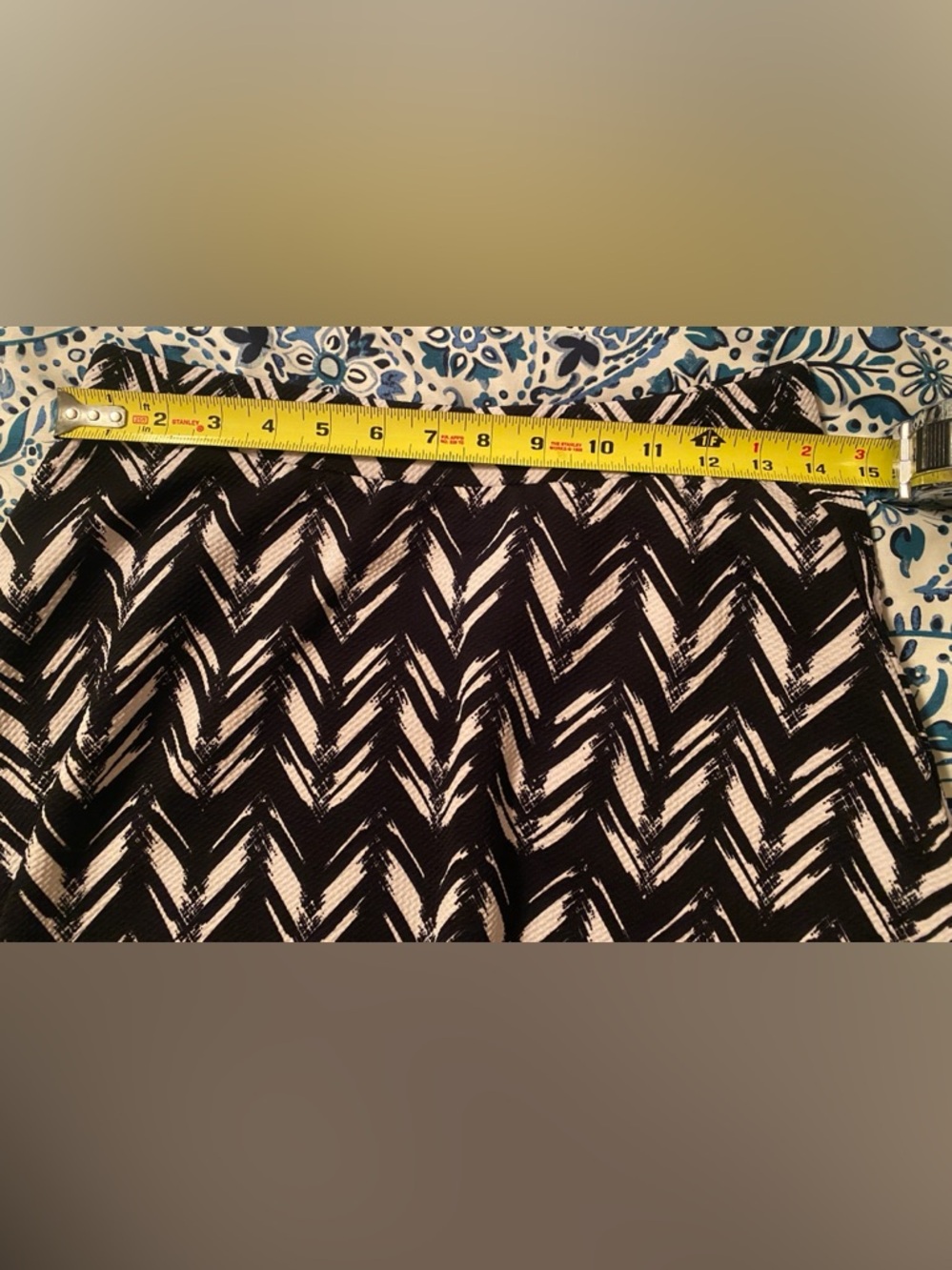 Joe Benbasset Cute Black and White Chevron Skirt, Size Medium - Picture 7 of 7